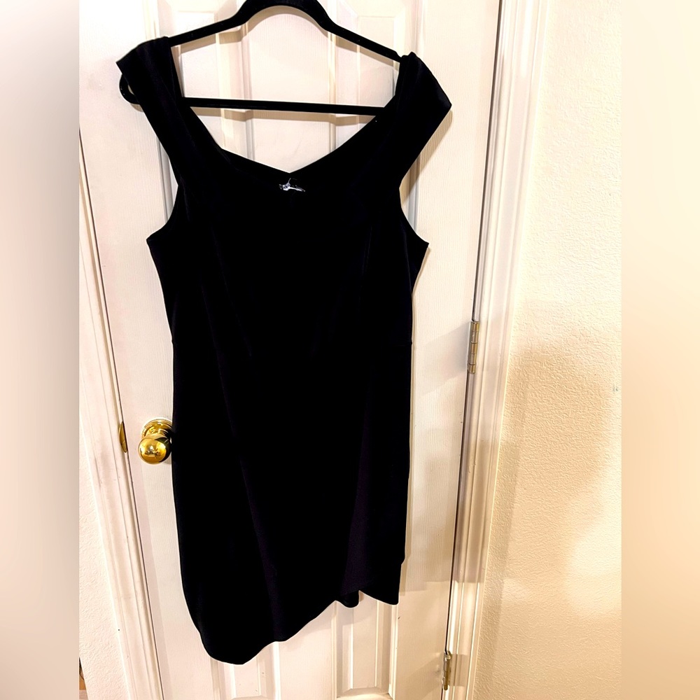 Women’s plus size black cotton dress